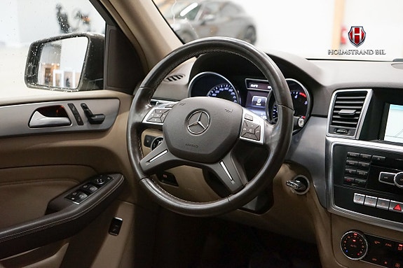 Mercedes-Benz ML350 12 of 22