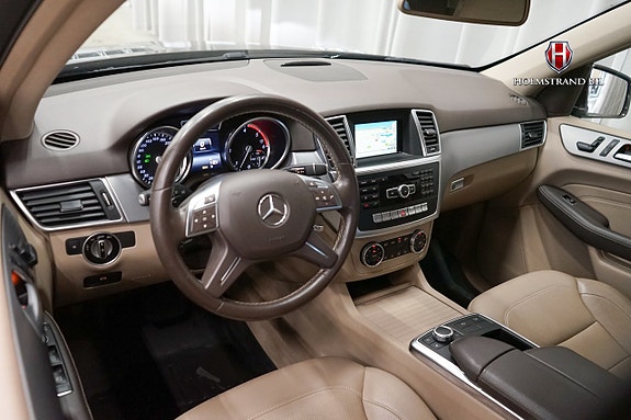 Mercedes-Benz ML350 8 of 22