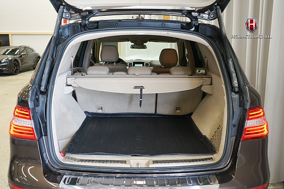Mercedes-Benz ML350 20 of 22
