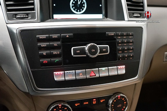 Mercedes-Benz ML350 14 of 22