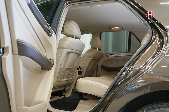Mercedes-Benz ML350 10 of 22