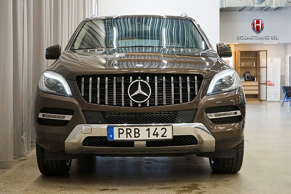 Mercedes-Benz ML350 5 of 22