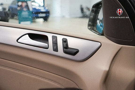 Mercedes-Benz ML350 19 of 22