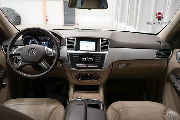 Mercedes-Benz ML350 11 of 22