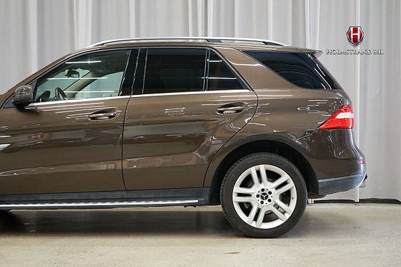 Mercedes-Benz ML350 7 of 22