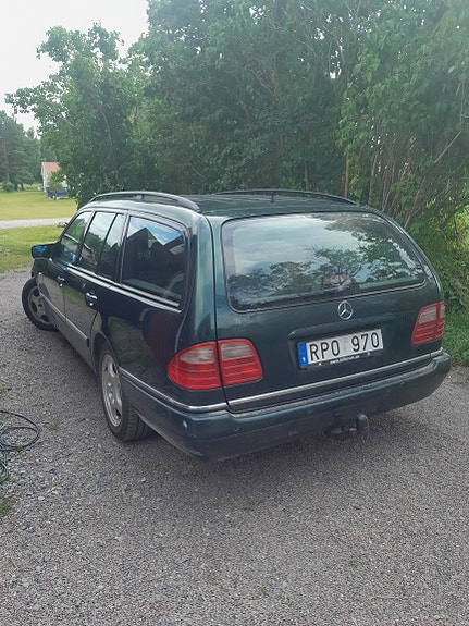 Mercedes-Benz E420 10 of 12