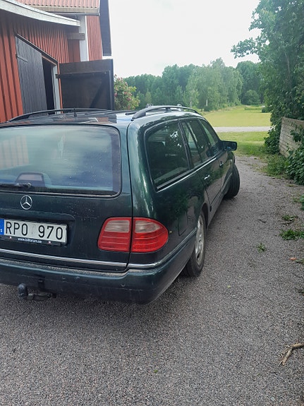 Mercedes-Benz E420 9 of 12