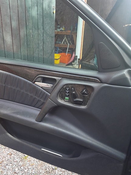 Mercedes-Benz E420 4 of 12