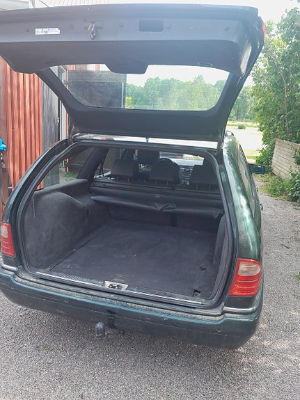 Mercedes-Benz E420 8 of 12