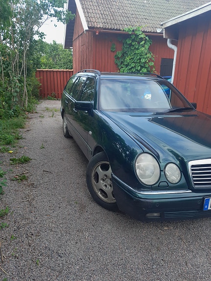 Mercedes-Benz E420 11 of 12