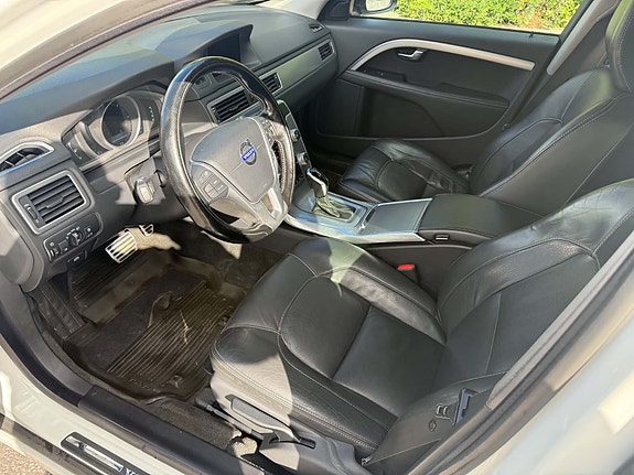 Volvo V70 7 of 9