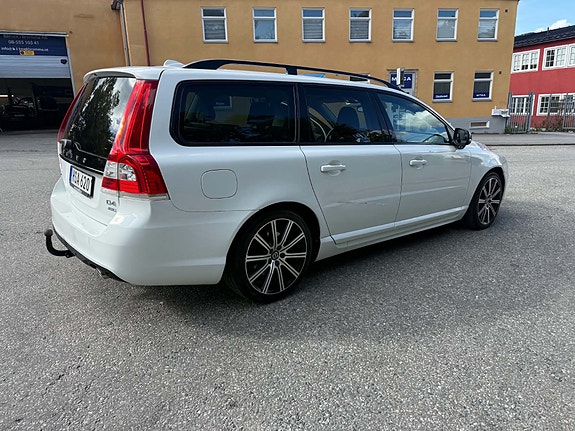 Volvo V70 2 of 9