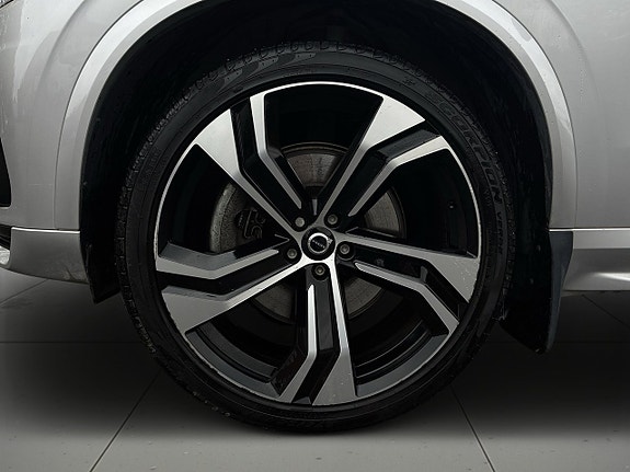 Volvo XC90 14 of 27