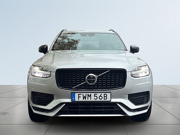 Volvo XC90 2 of 27