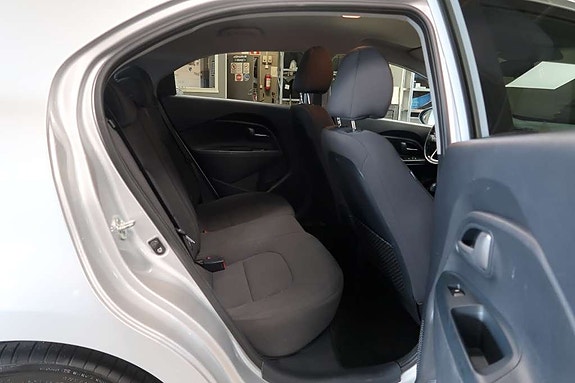 Kia Rio 7 of 10