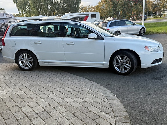 Volvo V70 3 of 15