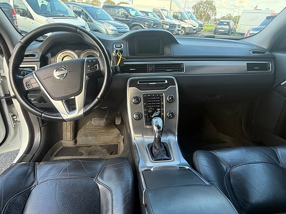 Volvo V70 11 of 15