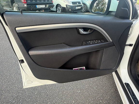 Volvo V70 12 of 15