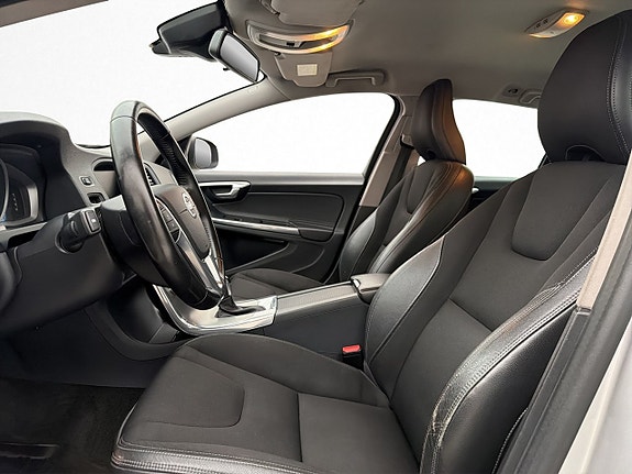 Volvo V60 12 of 30