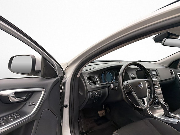 Volvo V60 11 of 30