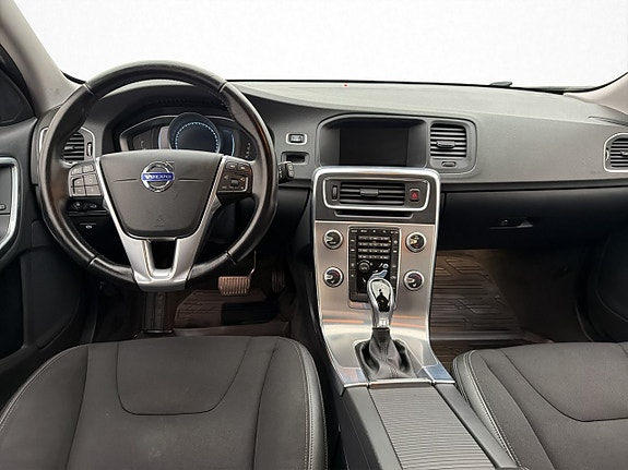 Volvo V60 13 of 30