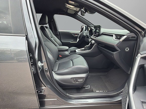 Toyota RAV4 8 of 27