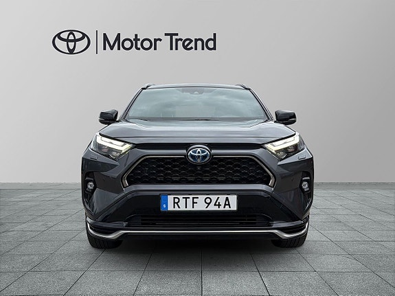 Toyota RAV4 6 of 27