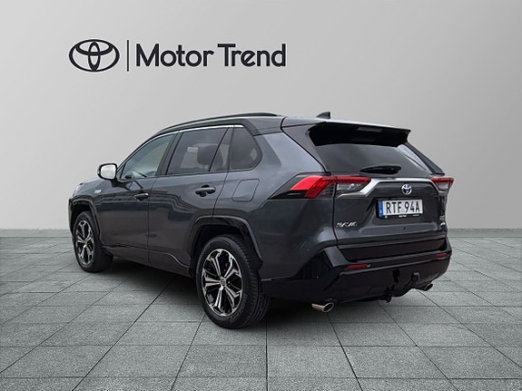 Toyota RAV4 3 of 27