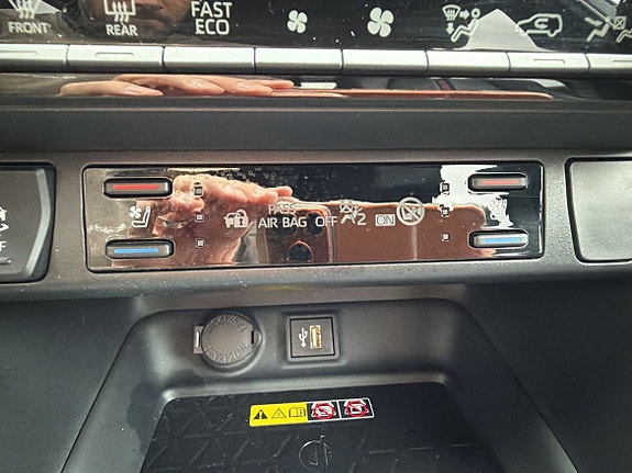 Toyota RAV4 27 of 27