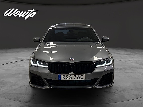 BMW M550i 2 of 19