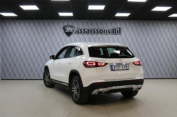 Mercedes-Benz GLA250 e 16 of 30