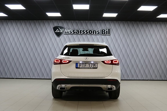 Mercedes-Benz GLA250 e 3 of 30