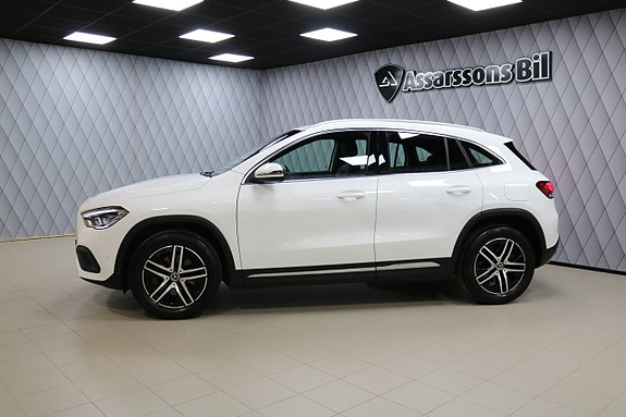 Mercedes-Benz GLA250 e 2 of 30