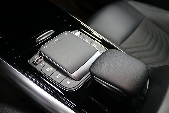 Mercedes-Benz GLA250 e 25 of 30