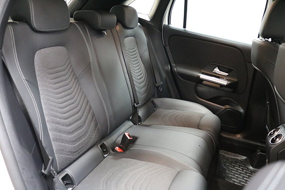Mercedes-Benz GLA250 e 10 of 30