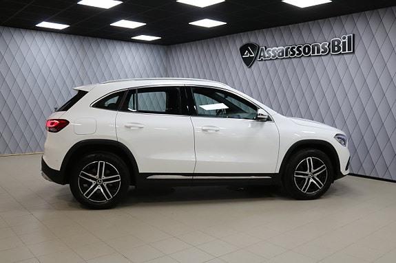Mercedes-Benz GLA250 e 4 of 30