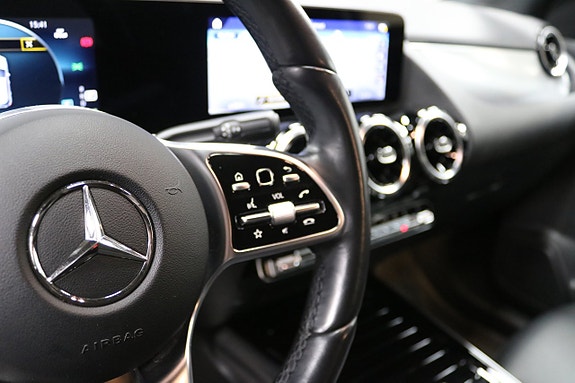 Mercedes-Benz GLA250 e 15 of 30