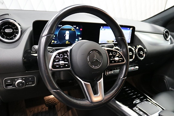 Mercedes-Benz GLA250 e 27 of 30