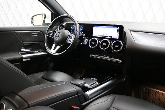 Mercedes-Benz GLA250 e 24 of 30