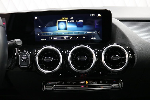 Mercedes-Benz GLA250 e 28 of 30