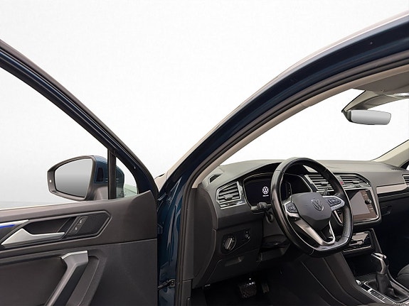 Volkswagen Tiguan 12 of 30