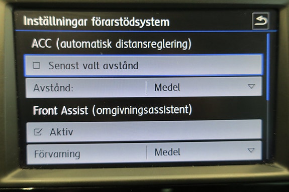 Volkswagen Passat 12 of 13