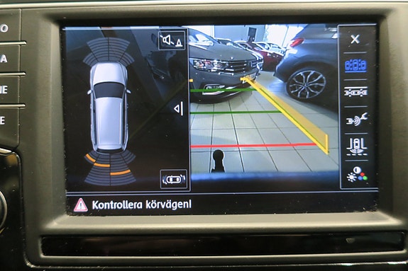 Volkswagen Passat 10 of 13