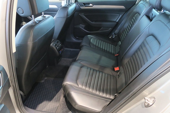 Volkswagen Passat 7 of 13