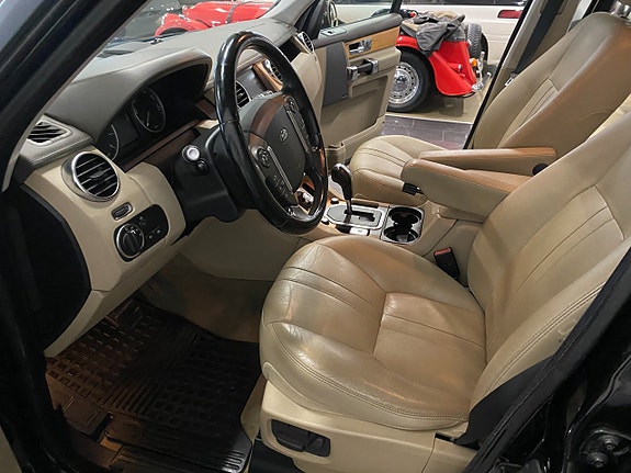 Land Rover Discovery 14 of 30