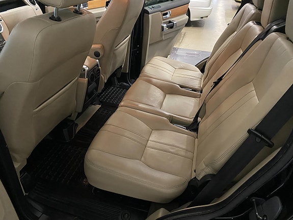 Land Rover Discovery 15 of 30