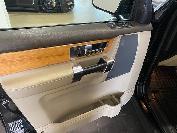 Land Rover Discovery 28 of 30