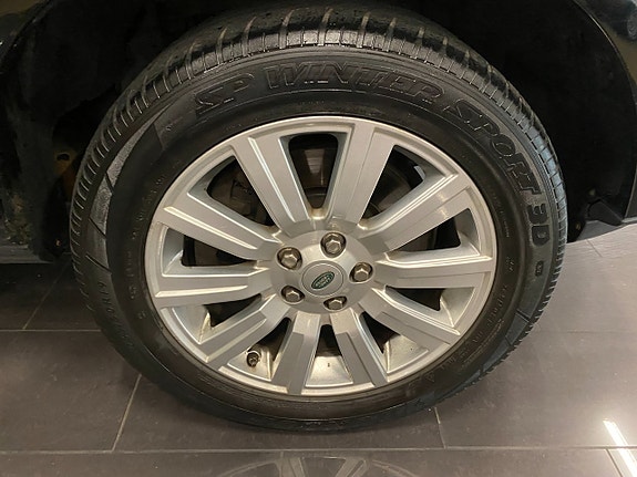 Land Rover Discovery 18 of 30