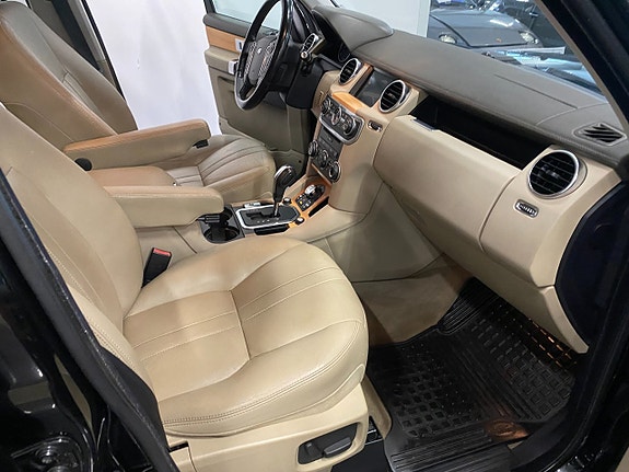 Land Rover Discovery 17 of 30