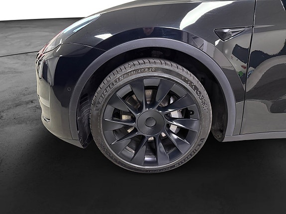 Tesla Model Y 20 of 20